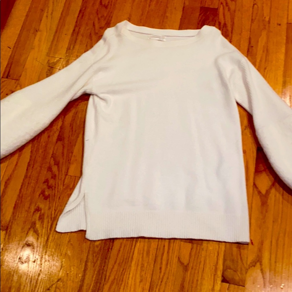Euc ANTHROPOLGIE WHITE BELL SLEEVE SWEATER